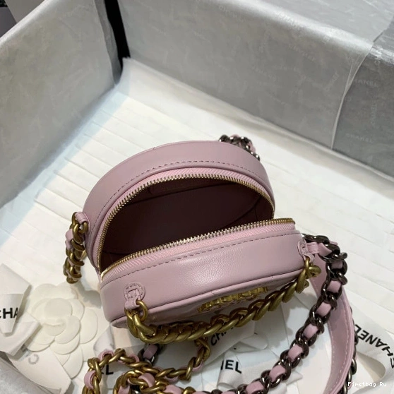 First Bag Ru CHANELUTCH 19 WITH CHAIN CHANEL 0724